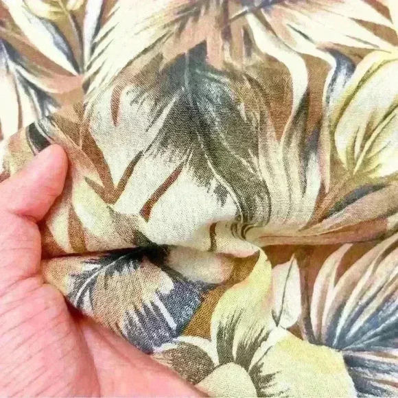 Vintage oversized Hawaiian floral short sleeves button down blouse shirt - Picture 6 of 13